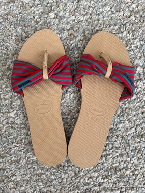 Havaianas Women's Tan Slides with Red and Green Striped Bow NWOT